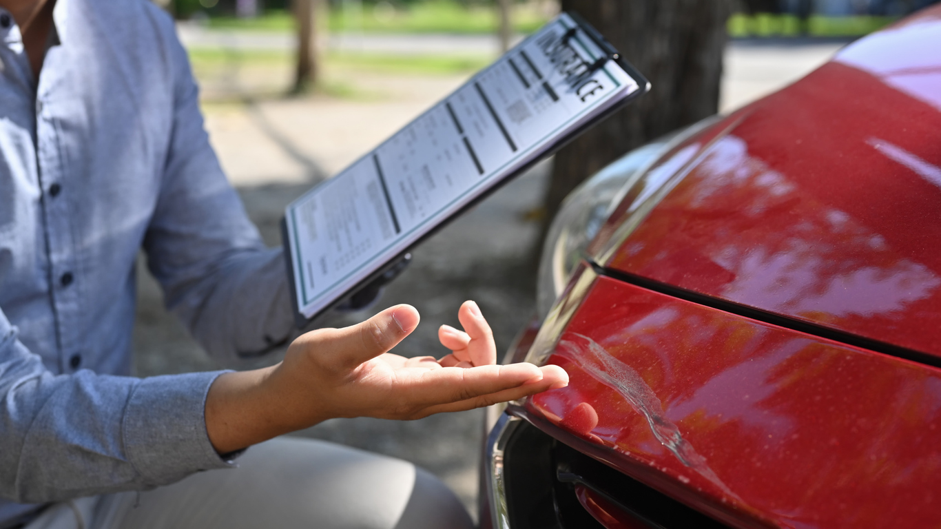 What To Do When the Insurance Adjuster Won’t Return Your Calls After a Car Accident in Fort Walton Beach